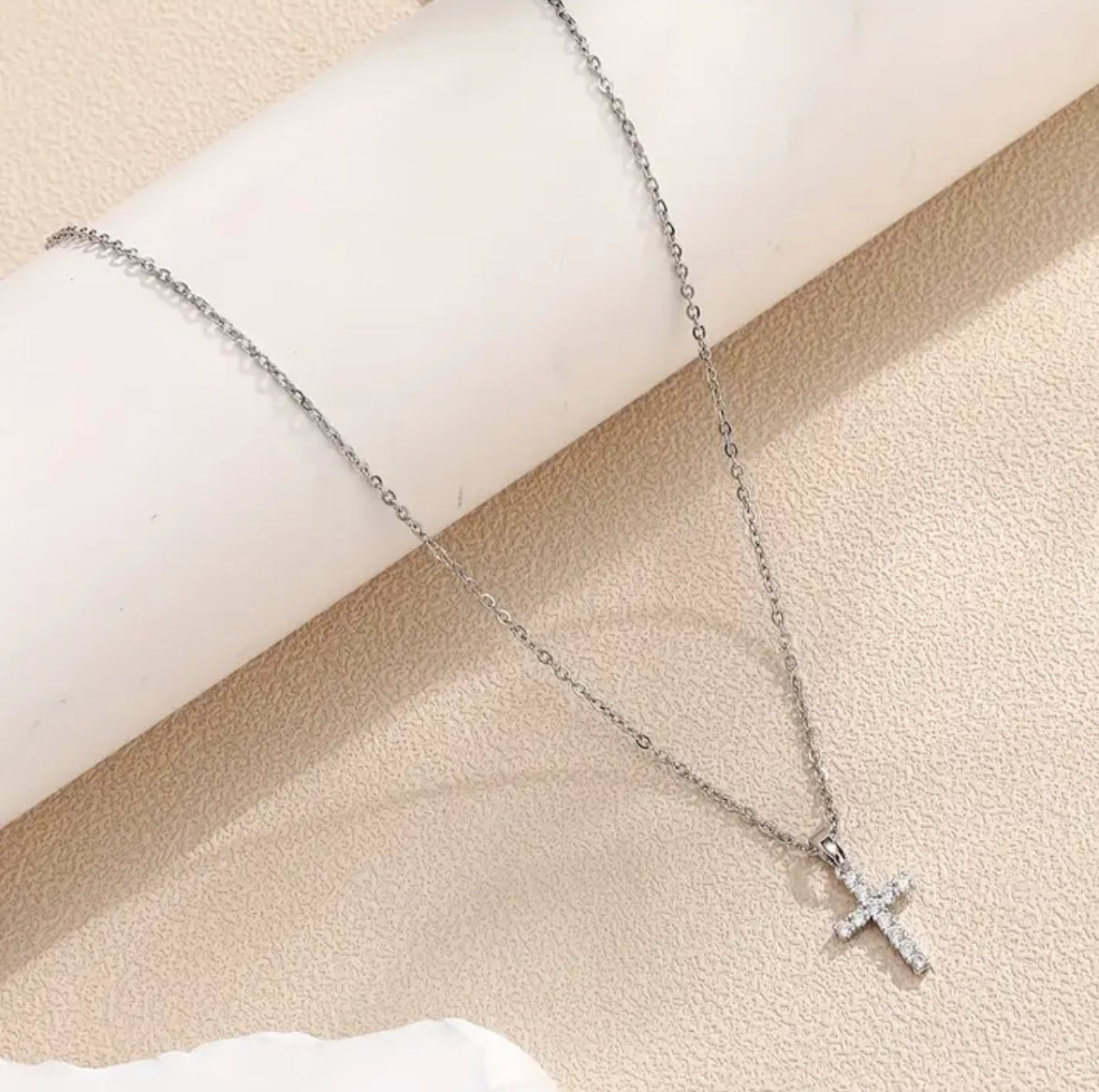 Stainless Steel Cross Necklace

— Colar com Cruz em Aço Inoxidável