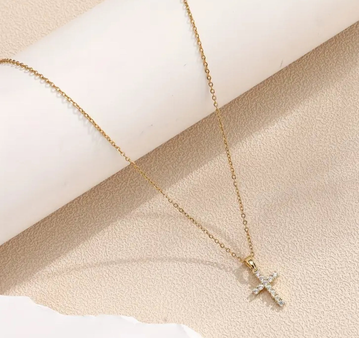 Stainless Steel Cross Necklace

— Colar com Cruz em Aço Inoxidável