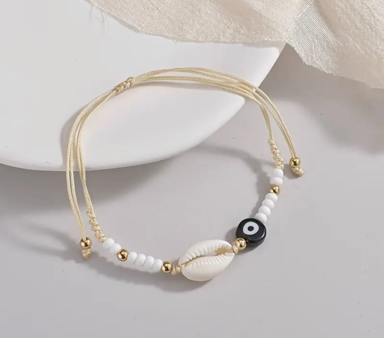Shell & Evil Eye Anklet
— Tornozeleira com Búzio e Olho Grego
