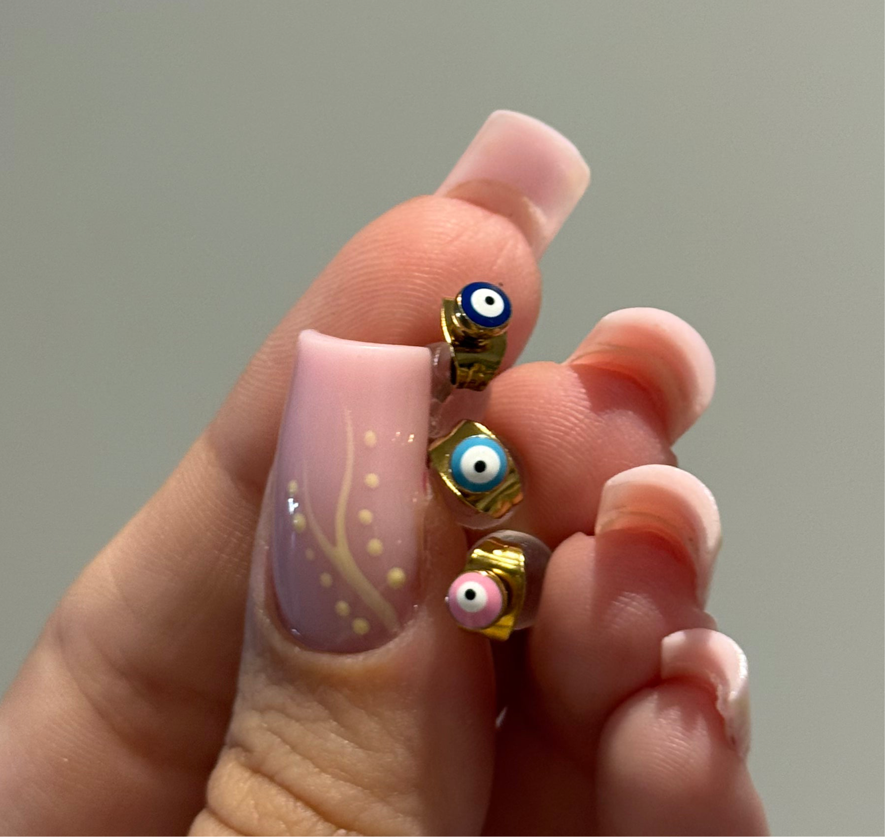 Gold-Plated Stainless Steel Evil Eye Earrings — Brincos Olho Grego em Aço Inoxidável Banhado a Ouro